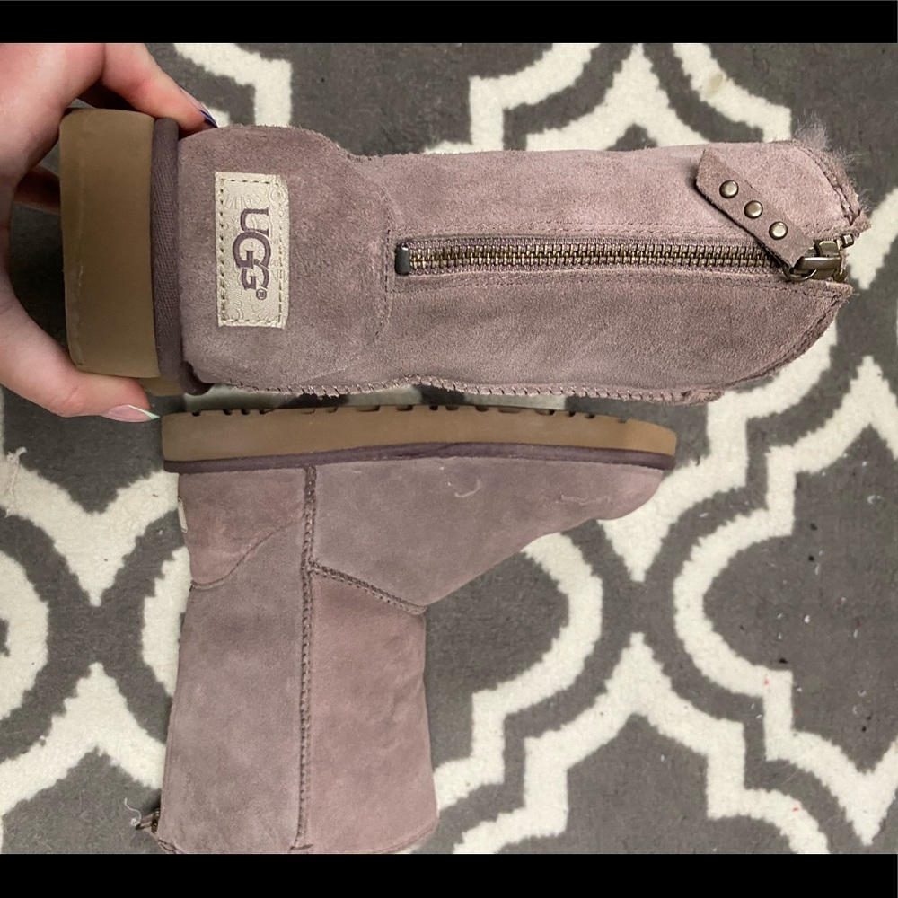 Ugg - image 1
